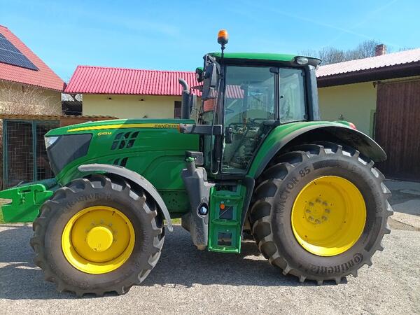 Kolový traktor John Deere 6155M Select +