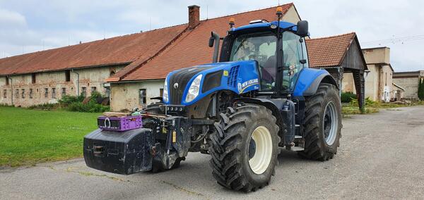 Traktor New Holland T 8.390