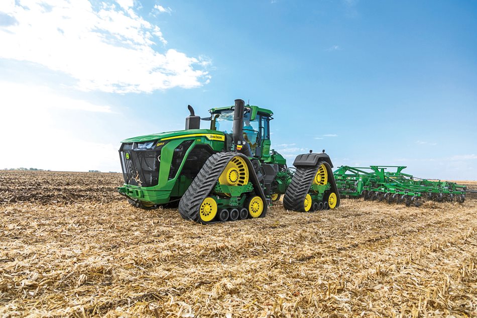 Nové traktory 9RX s 18litrovým motorem JD18X dosahují maximálního výkonu až 913 koní