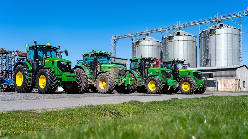 Dle testů magazínu Profi 06/2018 vychází traktory 6R 250 se spotřebou 348 g/kWh motorové nafty a 16 g/kWh kapaliny pro úpravu výfukových plynů vznětových motorů (DEF) jako nejúspornější ve své kategorii