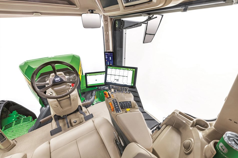 Traktory 9RX jsou vybavené displeji G5Plus CommandCenter™ s HD rozlišením